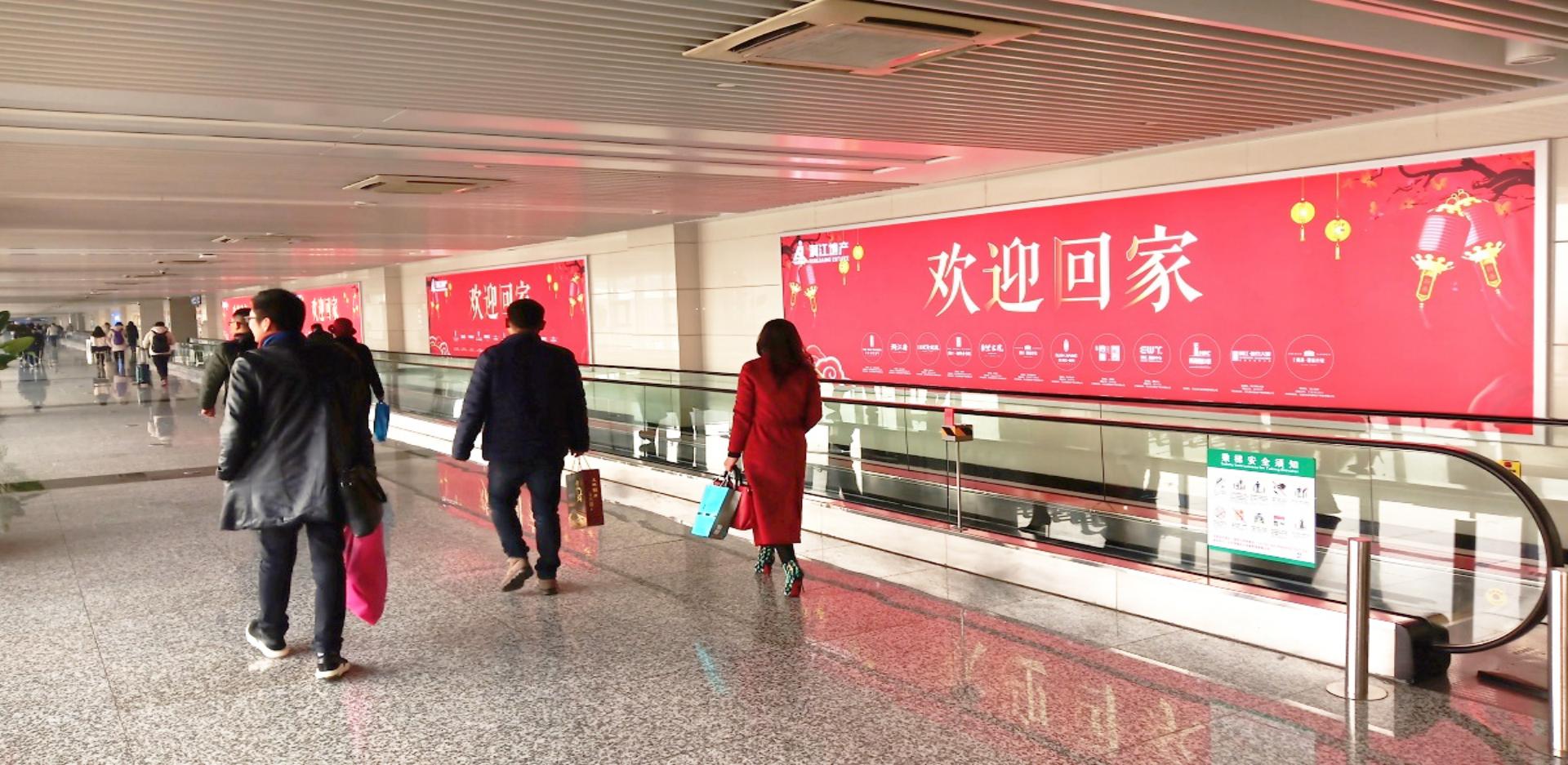 石家庄机场广告-到达通廊墙体灯箱3